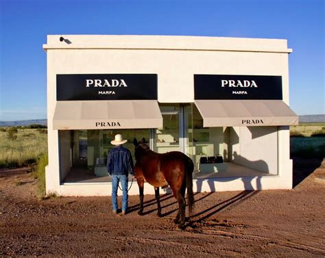 prada negozi nel deserto|Prada Marfa .